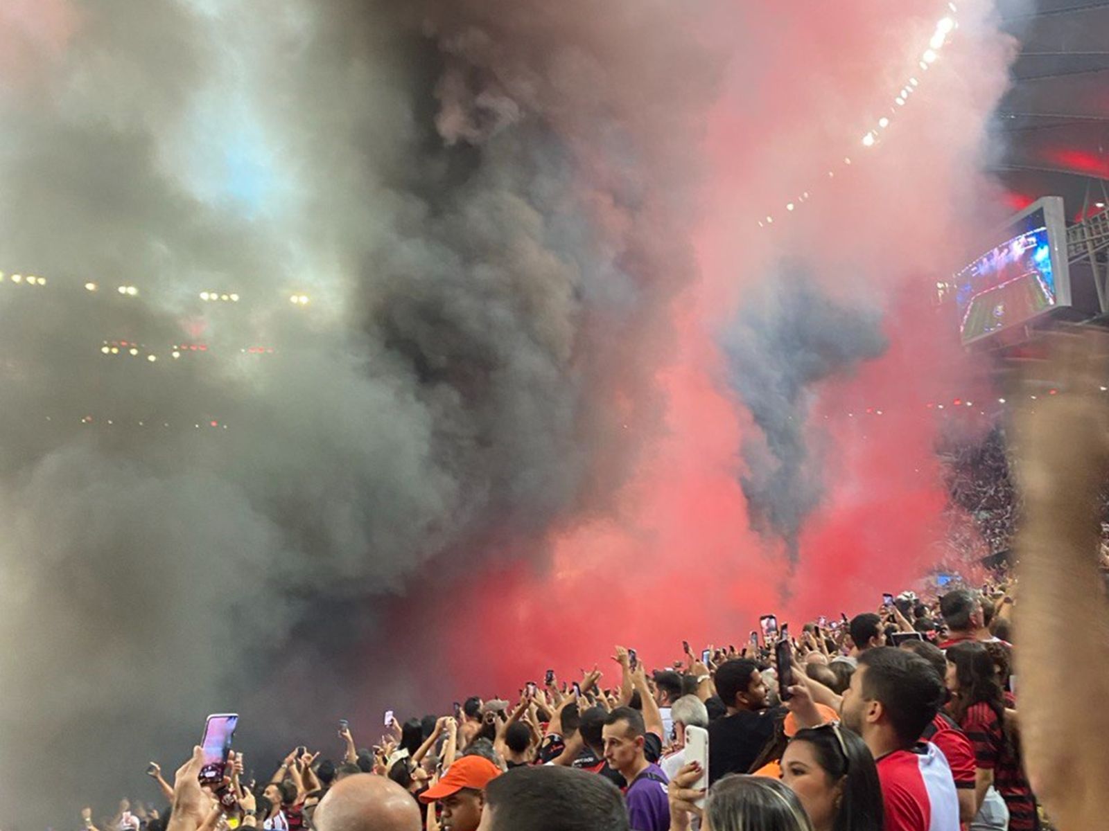 Перформанс фанатов Фламенго на Маракане