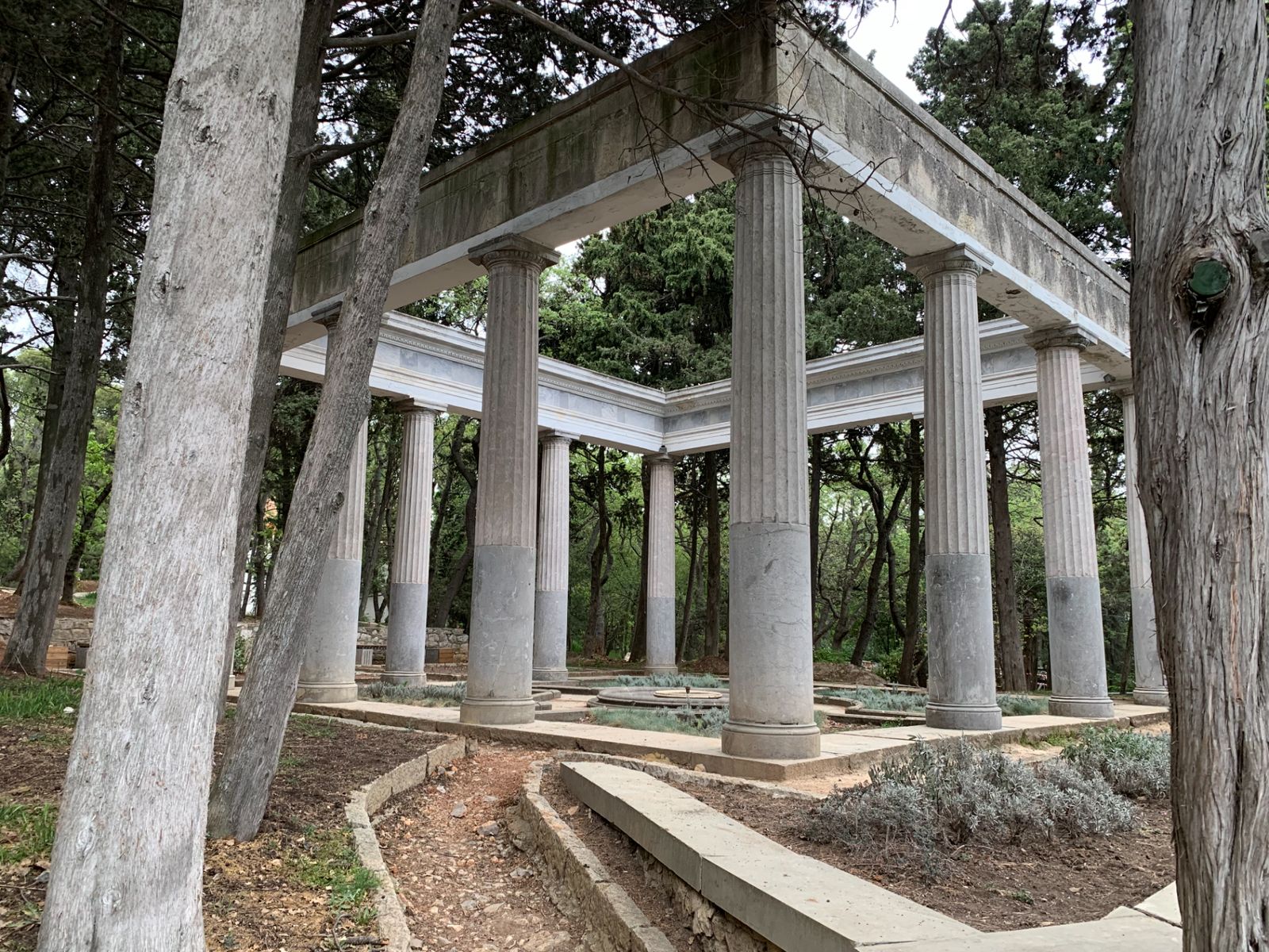 Имение Харакс