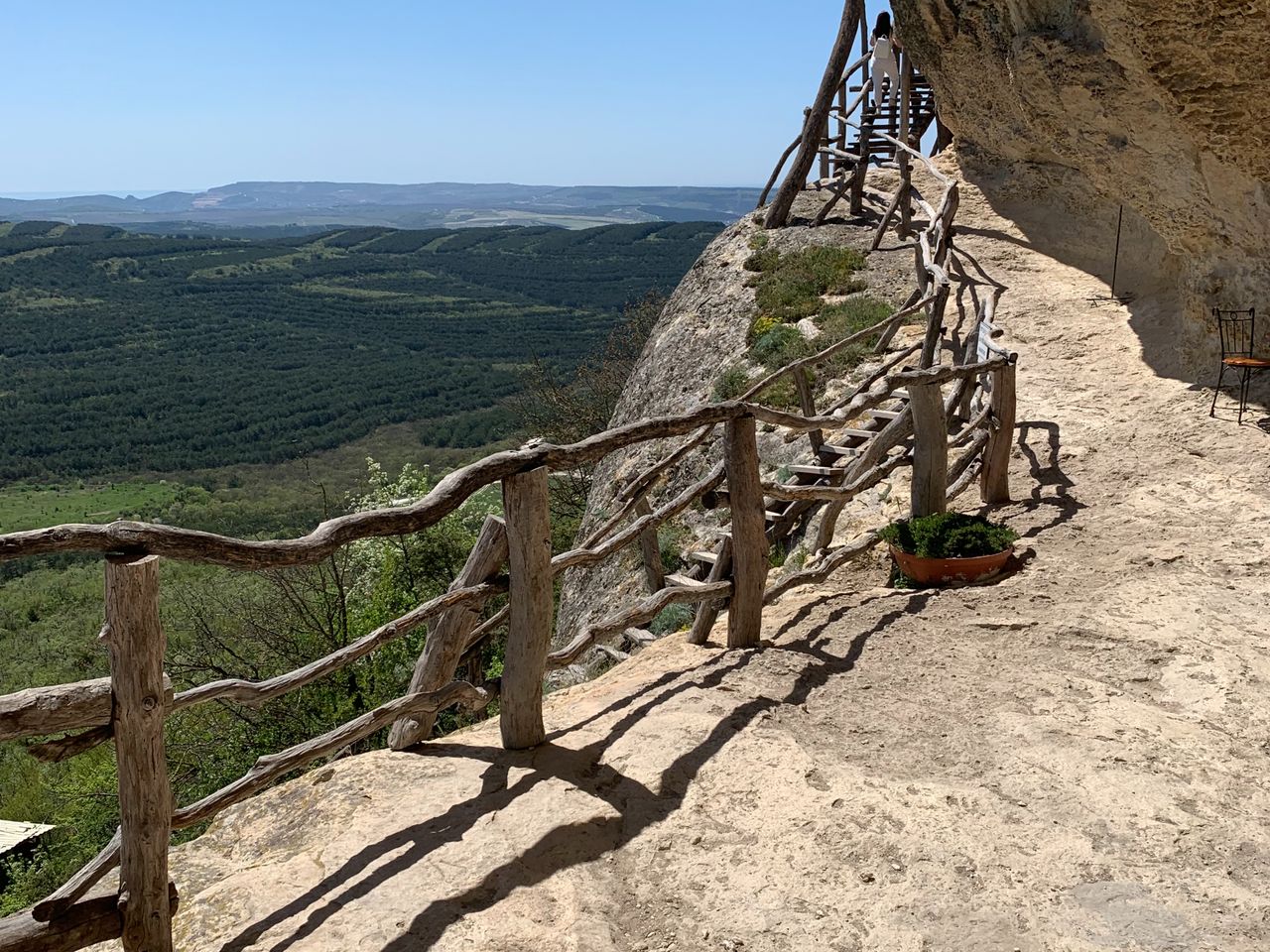 Групповая обзорная экскурсия из Севастополя по пещерным городам - групповая экскурсия в Севастополе на автобусе длительностью 8 часов с количеством участников до 17 человек цена экскурсии 2300₽