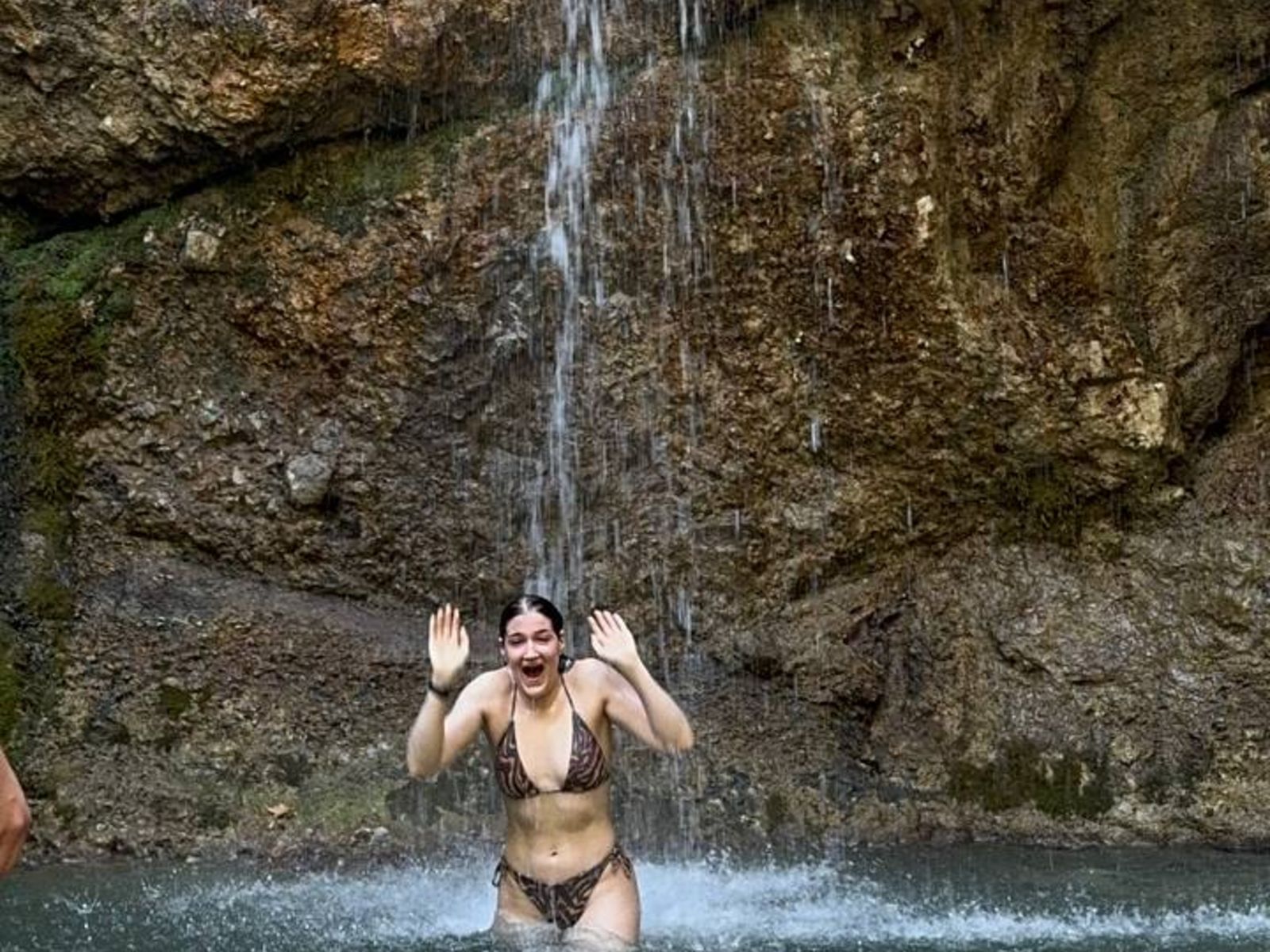 Прохладные струи водопада