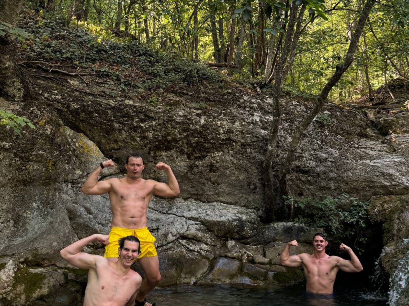 Ванночки водопада Джур-Джур