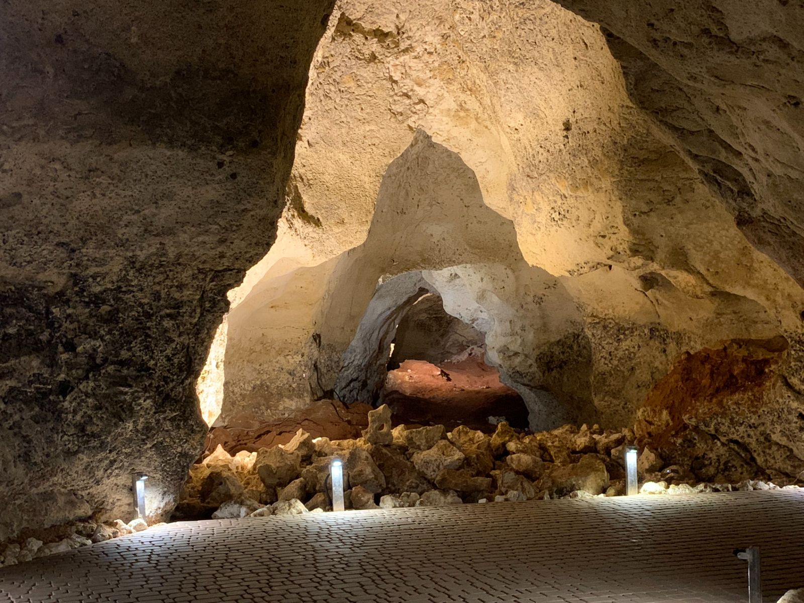 В пещере Таврида