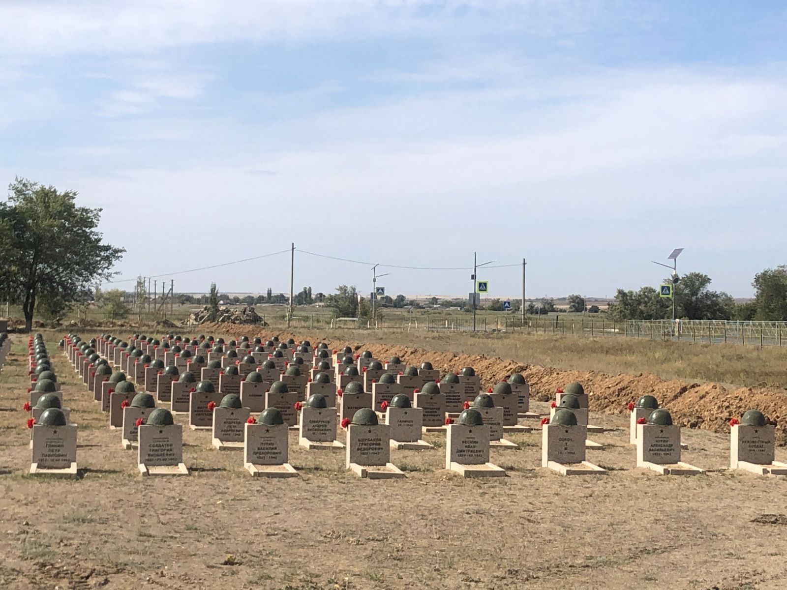 Мемориальное кладбище в Россошках