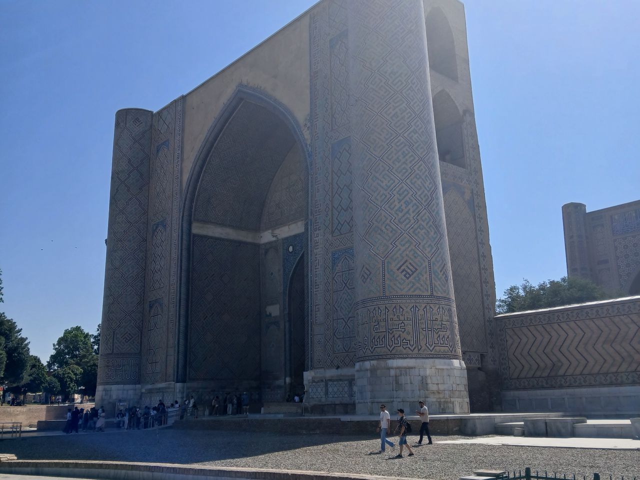 Групповая пешая экскурсия по Самарканду - групповая экскурсия в Самарканде пешком длительностью 5 часов с количеством участников до 10 человек со скидкой 10% цена экскурсии 18€