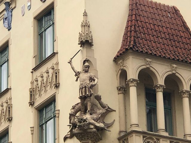 Экскурсия по Парижской улице в Праге: люкс с историей и тайнами