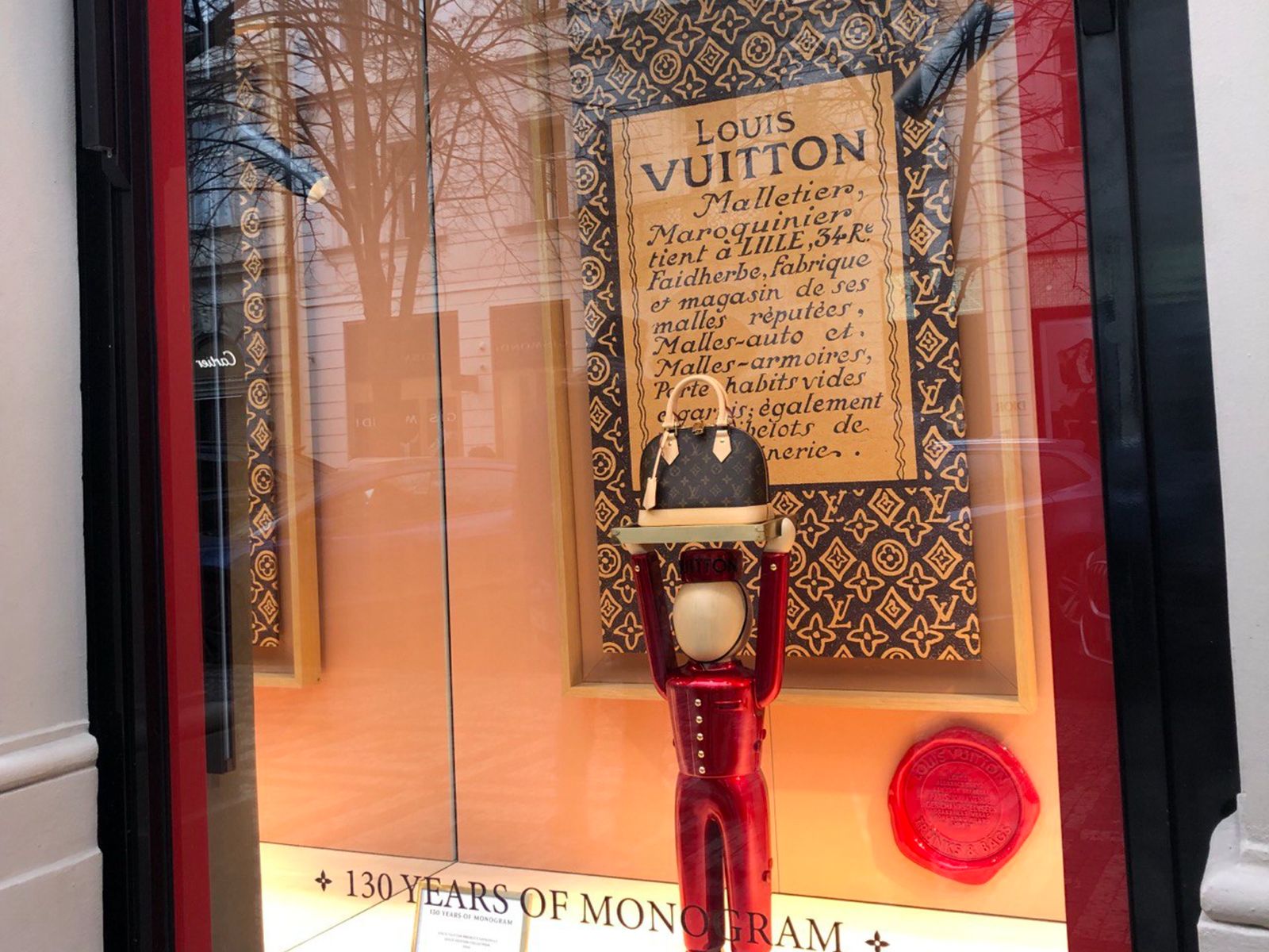 Витрина магазина Луи Витон Прага