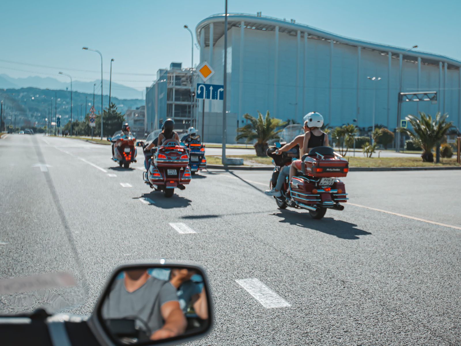 По дороге возле Олимпийского парка
