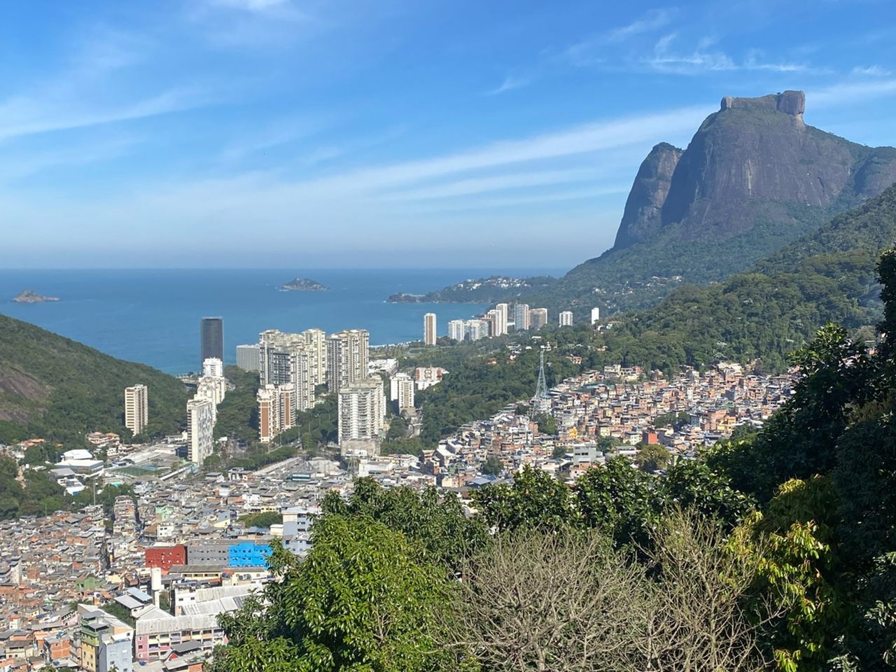 Экскурсия в фавелу Рио: маршрут, чтобы увидеть город глубже - индивидуальная экскурсия в Рио-де-Жанейро пешком длительностью 2.5 часа с количеством участников до 6 человек цена экскурсии 150$