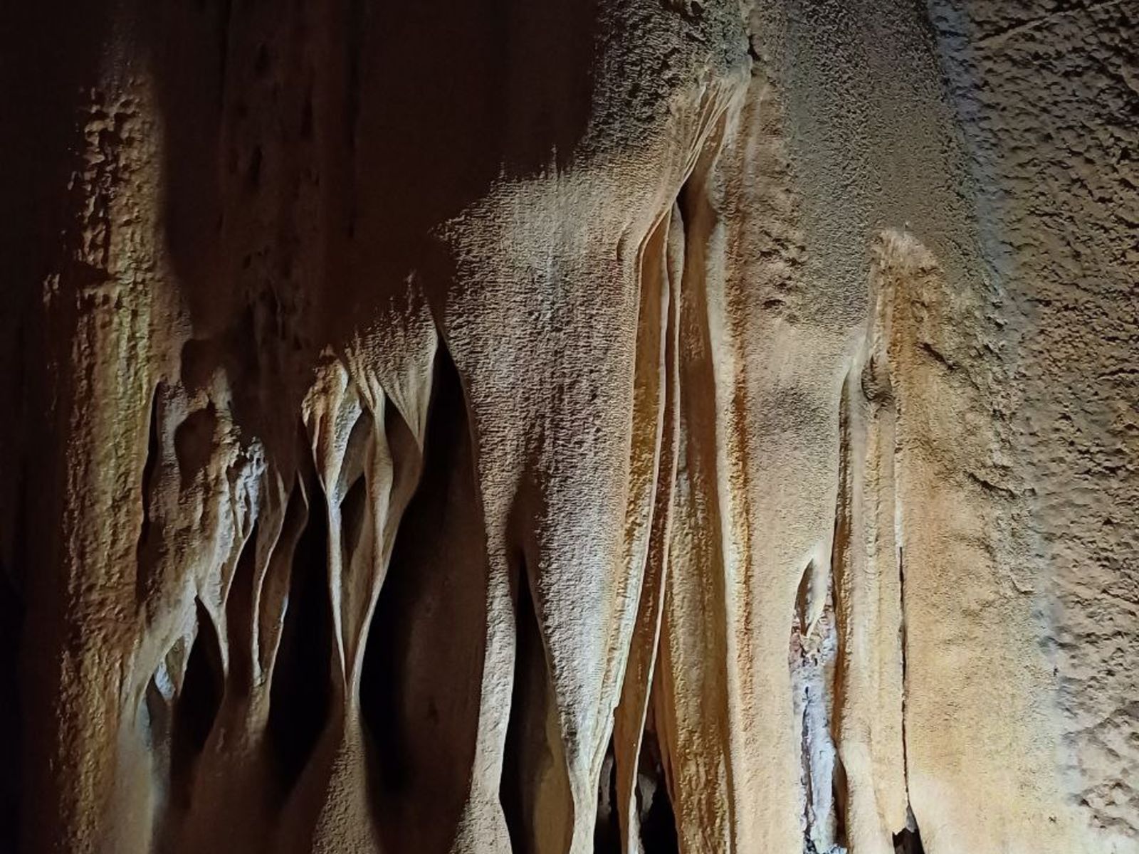 Натечности пещер