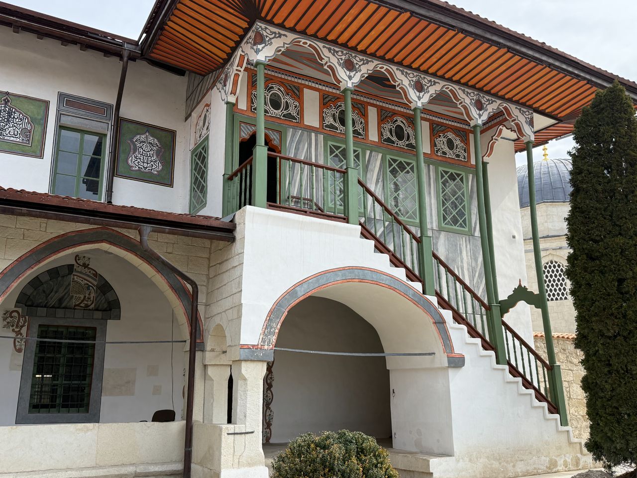 Групповая вечерняя экскурсия из Севастополя в Бахчисарай - групповая экскурсия в Севастополе на автобусе длительностью 7 часов с количеством участников до 17 человек со скидкой 10% цена экскурсии 2250₽