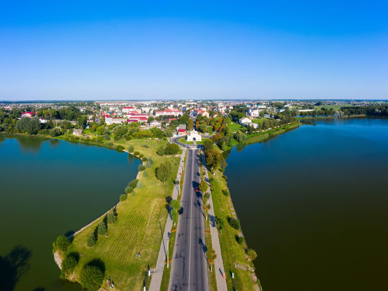 Экскурсия по Западной Беларуси: костелы и замки - индивидуальная экскурсия в Минске на машине гостей длительностью 10 часов с количеством участников до 6 человек цена экскурсии 21400₽