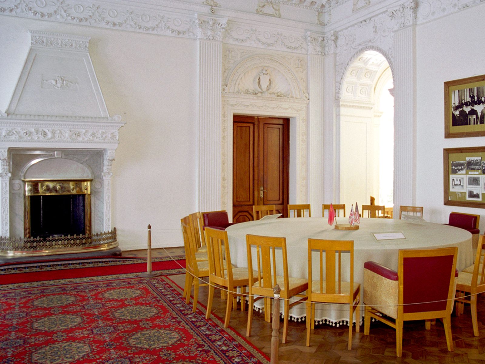 Столовая Ливадийского дворца.