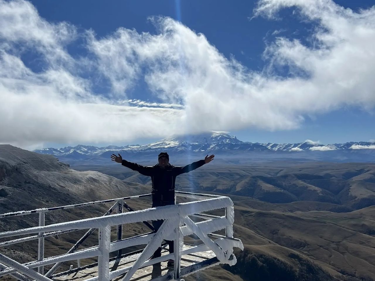 Индивидуальный джип-тур на плато Бермамыт из Кисловодска - индивидуальная экскурсия в Кисловодске на машине гида длительностью 9 часов с количеством участников до 6 человек цена экскурсии 22600₽