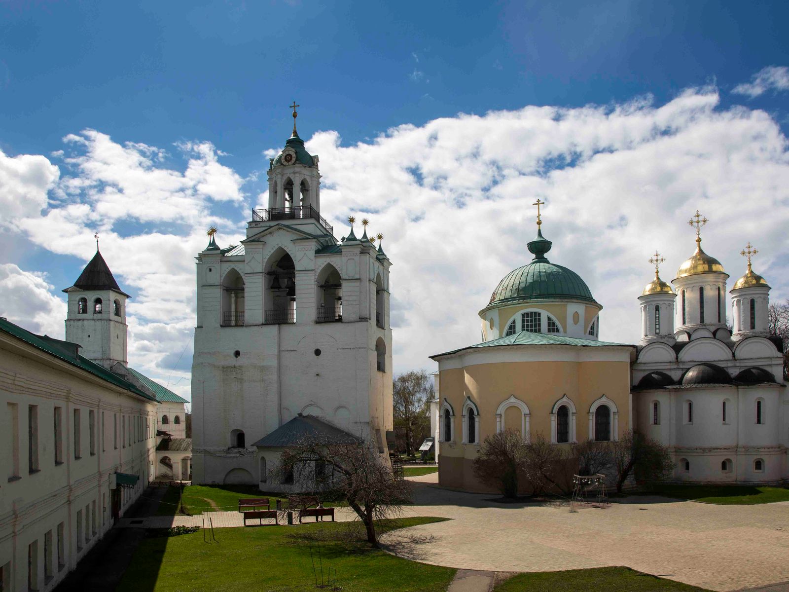 На территории музея-заповедника