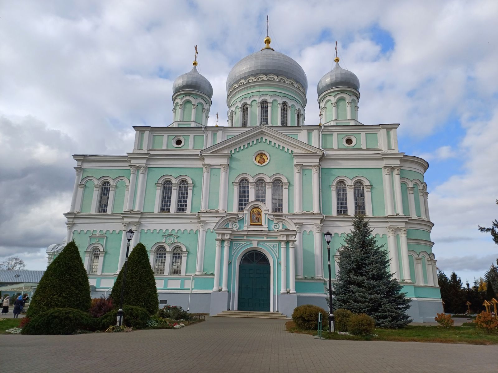 Троицкий собор, где находятся мощи Серафима Саровского