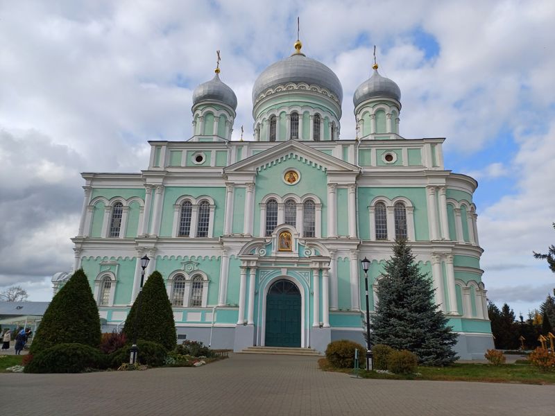 Троицкий собор, где находятся мощи Серафима Саровского