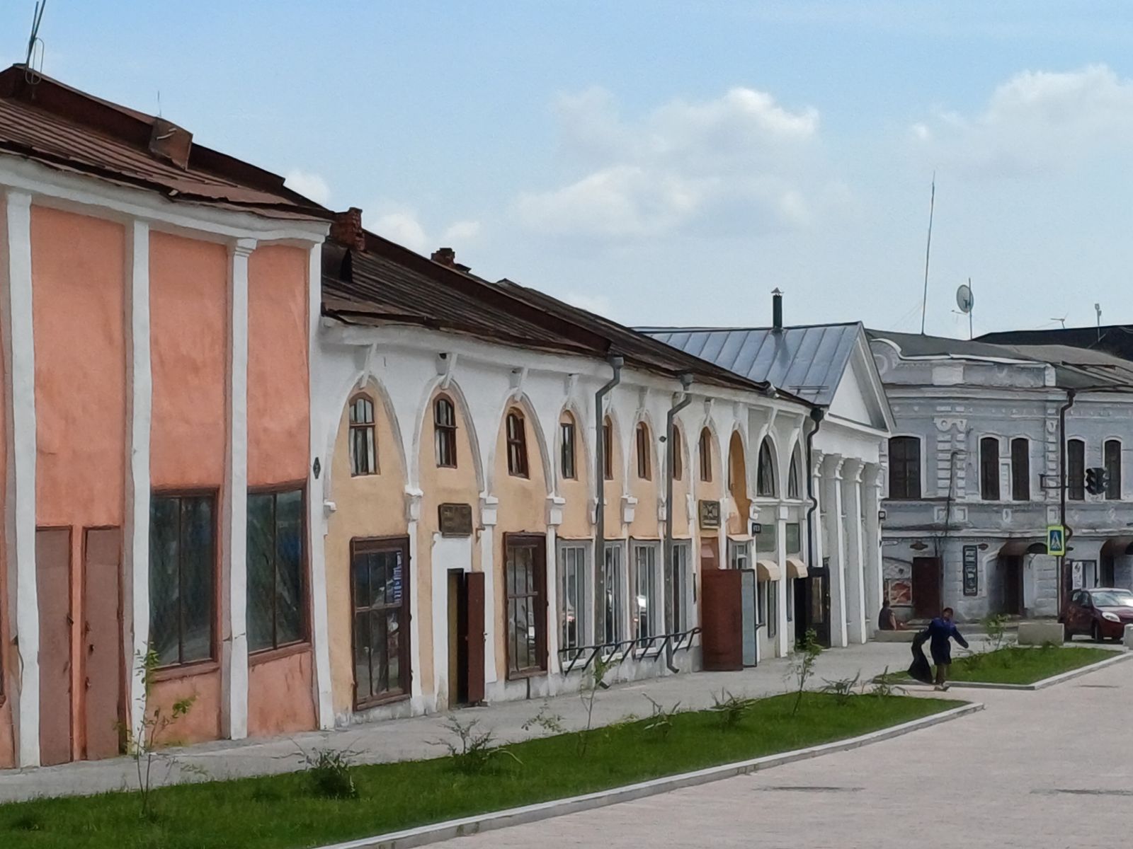 Справа - серое здание арзамасской гостиницы, где в 1869 году останавливался Лев Толстой