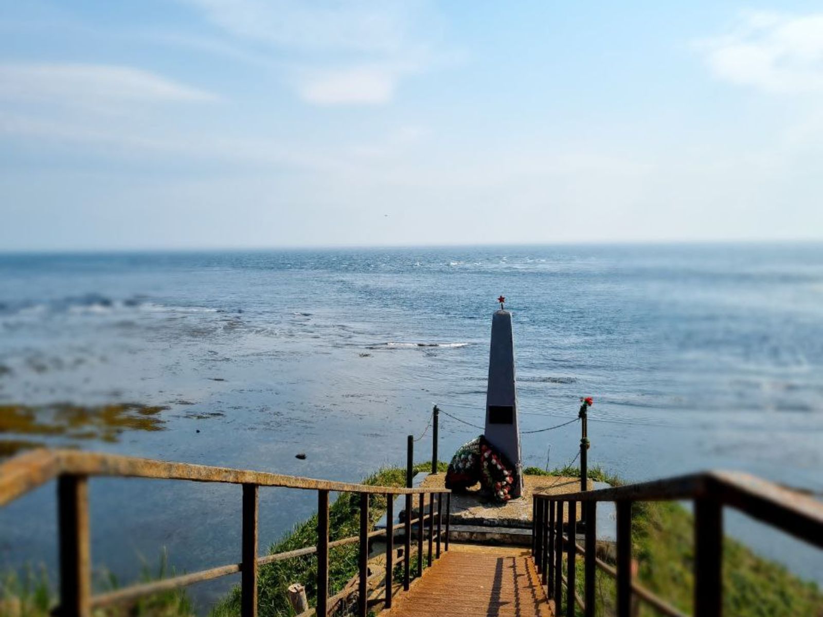 Братская могила советских воинов-десантников