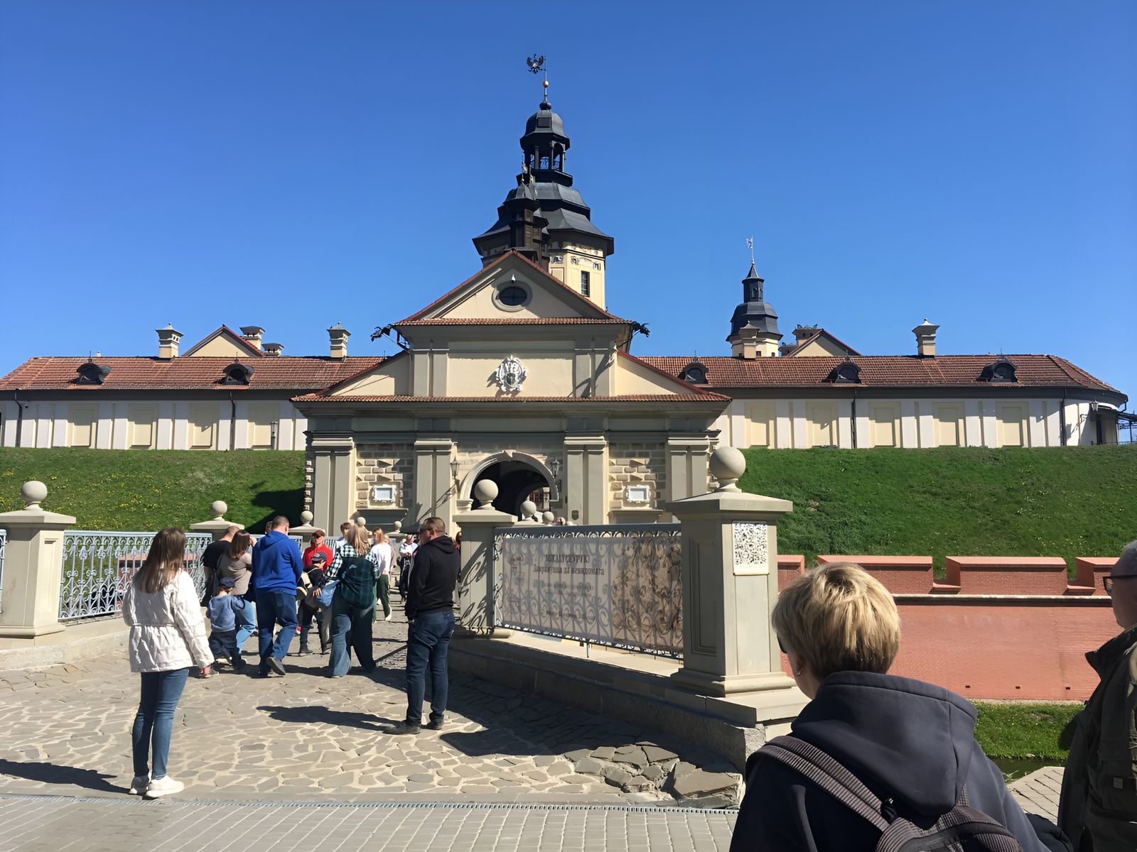 Туристы в Несвиже