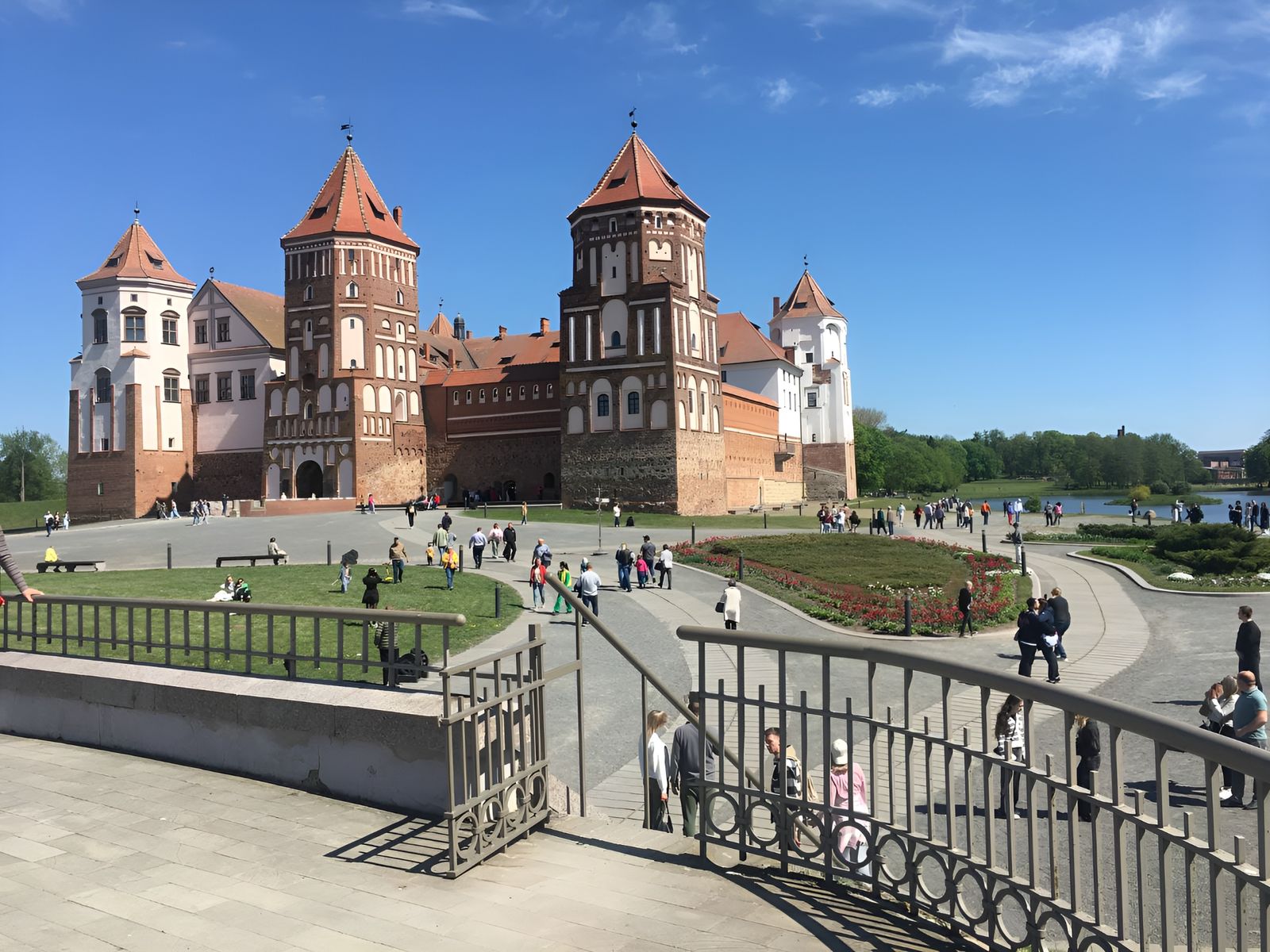 На экскурсии в замки