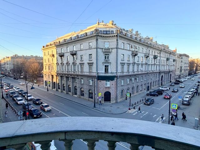 Фотосессия на балконах и чаепитие в Доме Бенуа в Санкт-Петербурге