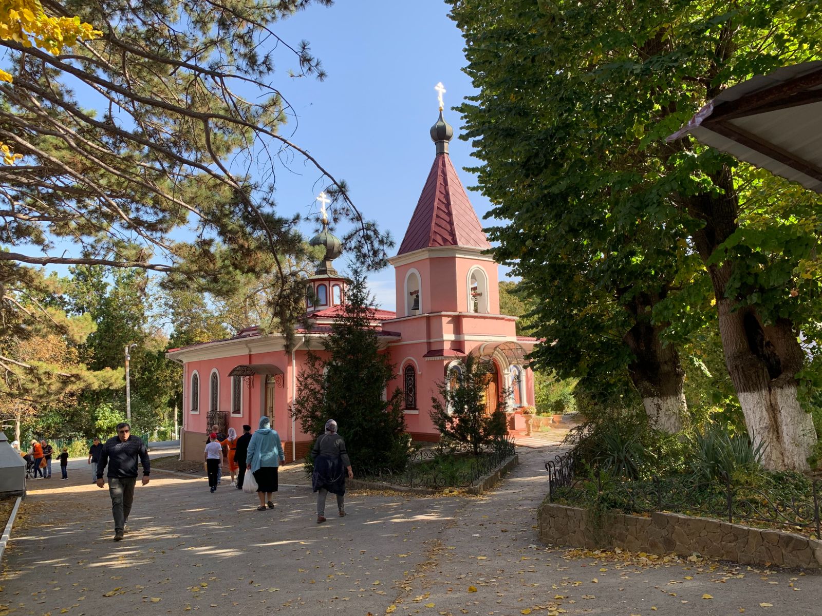 Топловский монастырь, территория