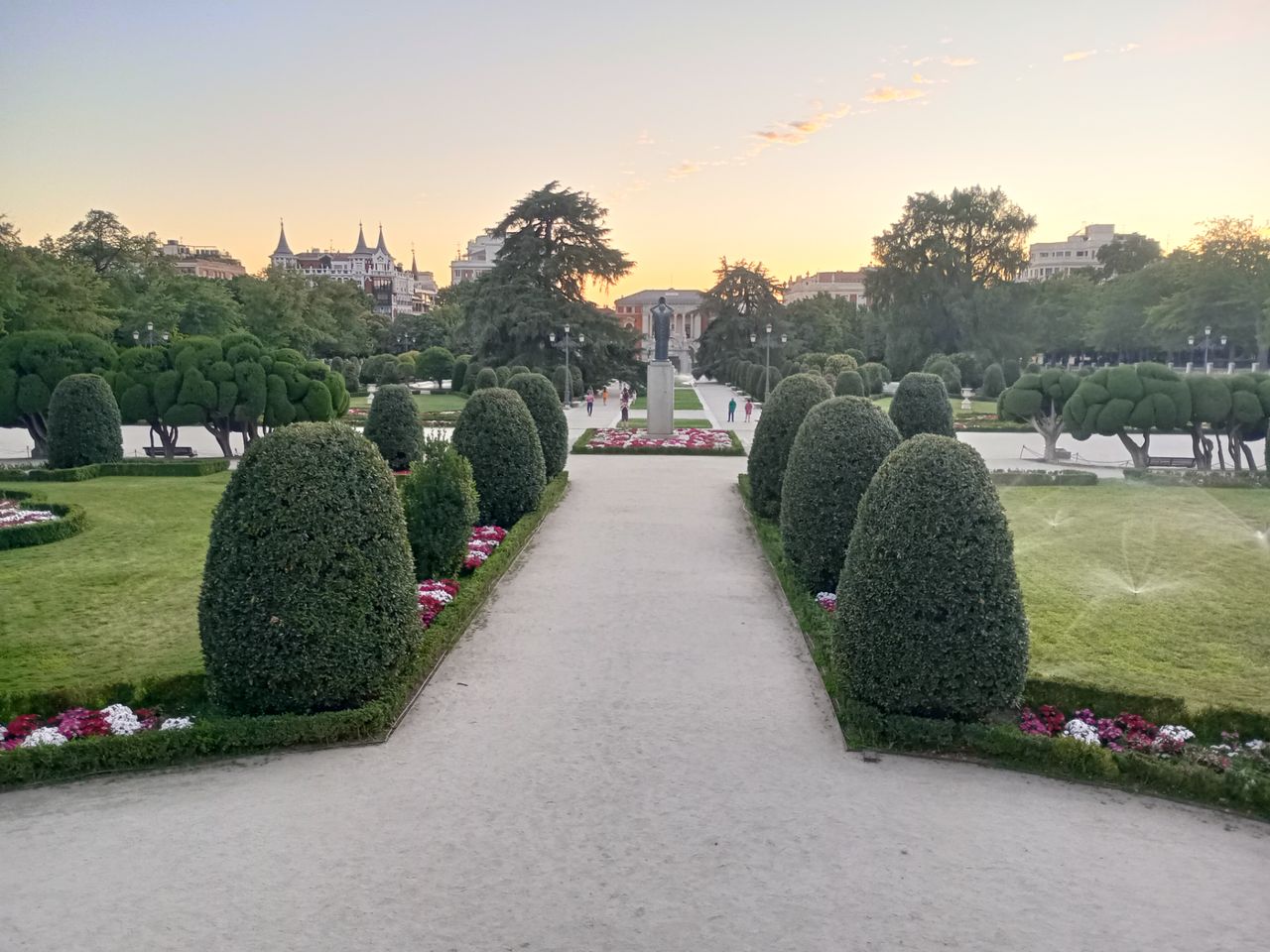 Обзорная велоэкскурсия по Мадриду: от королей до хипстеров - индивидуальная экскурсия в Мадриде длительностью 3 часа с количеством участников до 2 человек цена экскурсии 95€