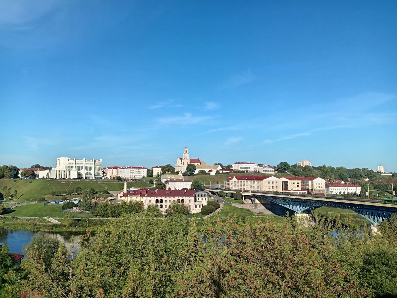 Автомобильно-пешеходная обзорная экскурсия "Гродно one love" - индивидуальная экскурсия в Гродно на машине гида длительностью 3.5 часа с количеством участников до 4 человек цена экскурсии 7900₽