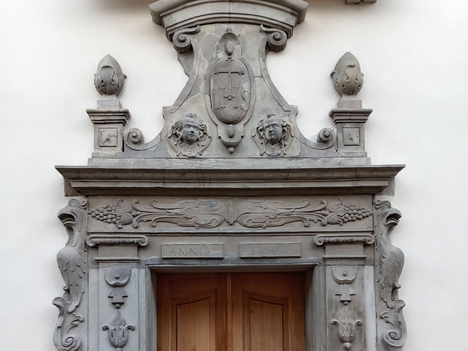 Входной портал Бригитского костёла