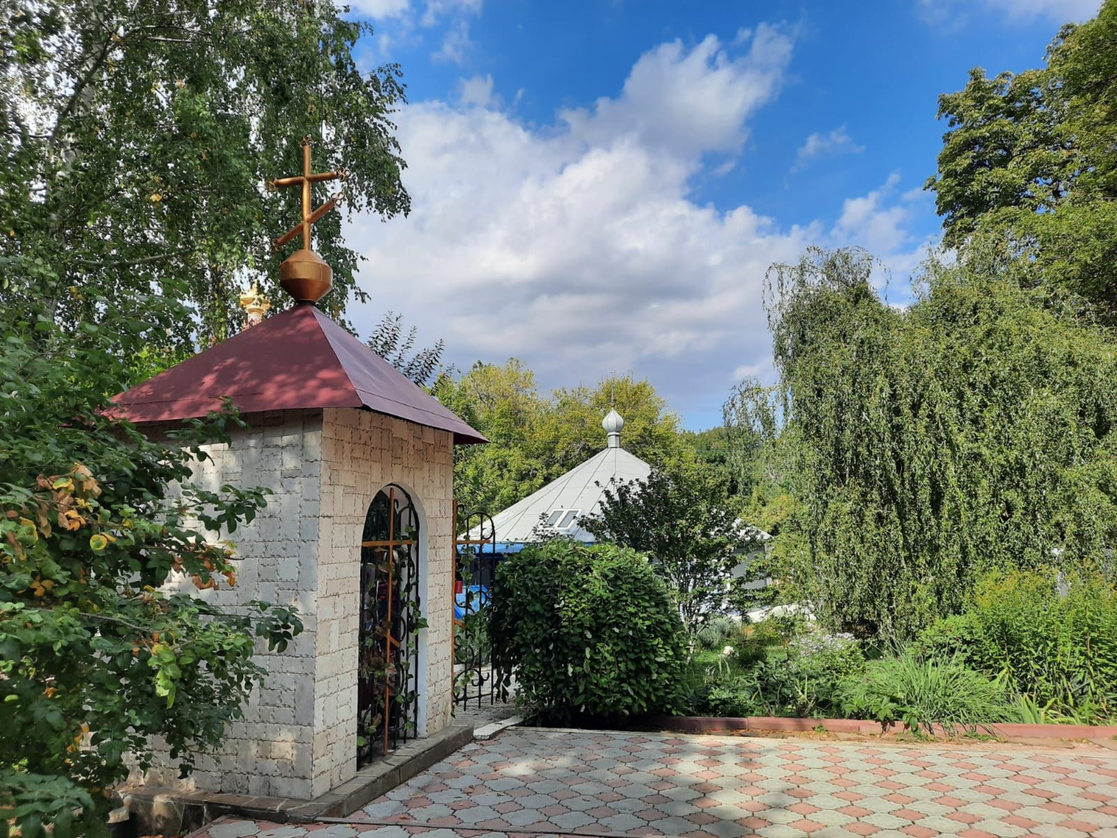 Топловский монастырь. На территории