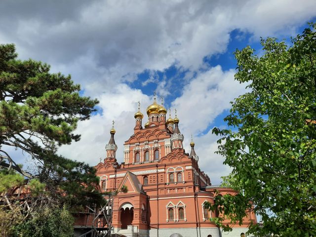 Групповая автопешеходная экскурсия в три известных монастыря