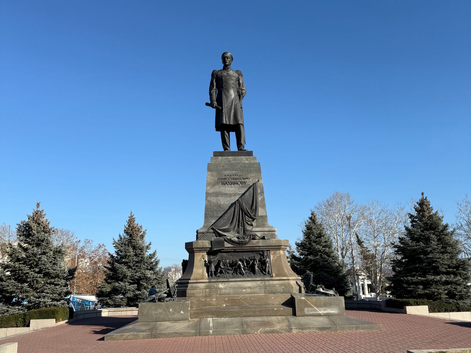 Памятник Нахимову