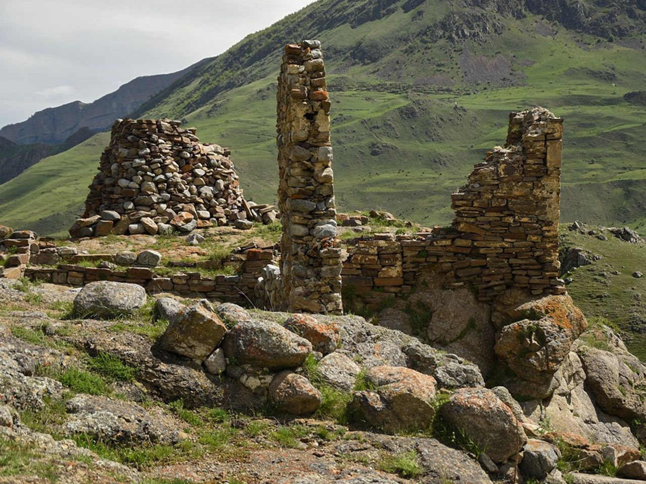 Обзорная экскурсия из Ессентуков в Ингушетию — страну башен - групповая экскурсия в Ессентуках на машине гида длительностью более 12 часов с количеством участников до 8 человек со скидкой 15% цена экскурсии 5525₽