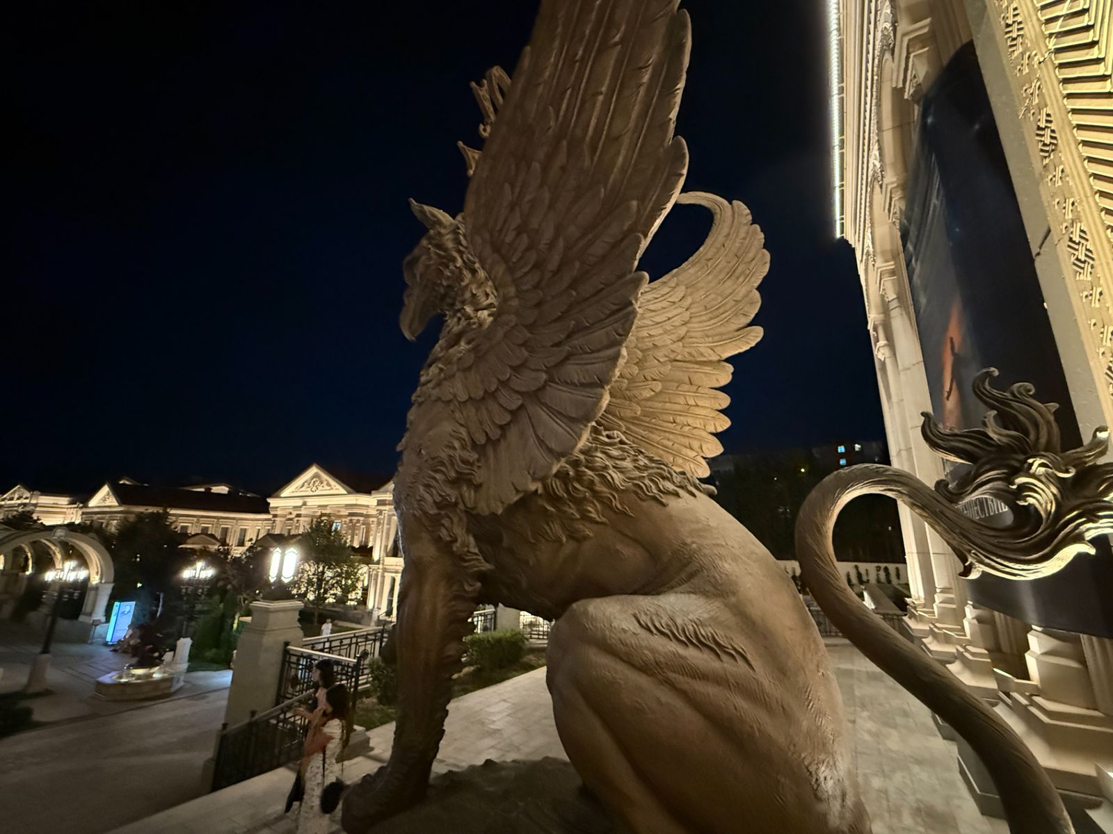 В ночной подсветке