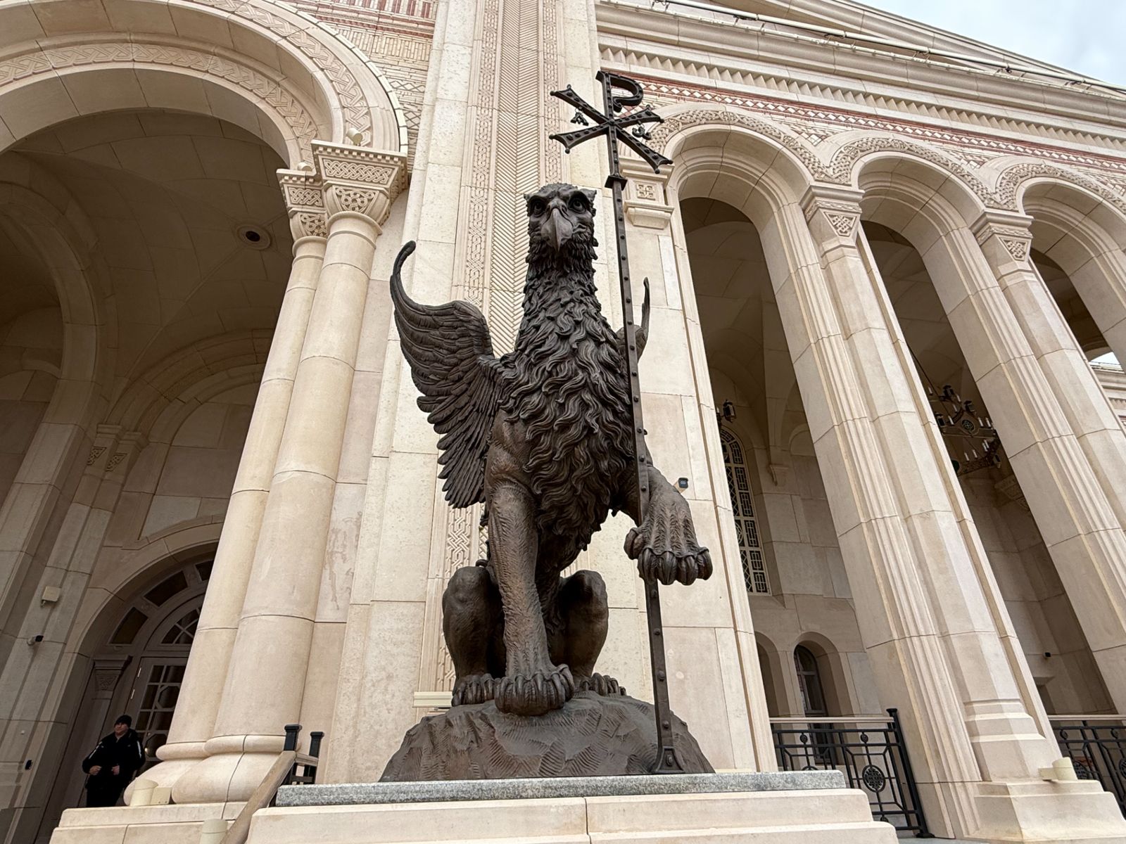 Грифон у музея христианства