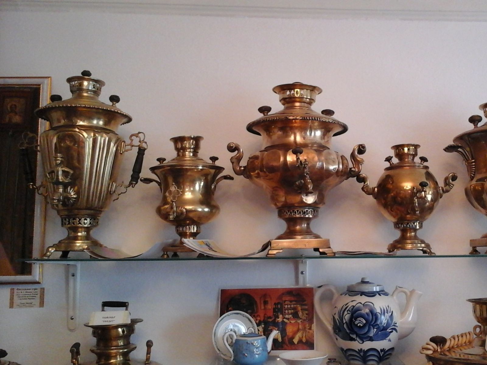Самовары разных фирм и форм из коллекции Николая Полякова