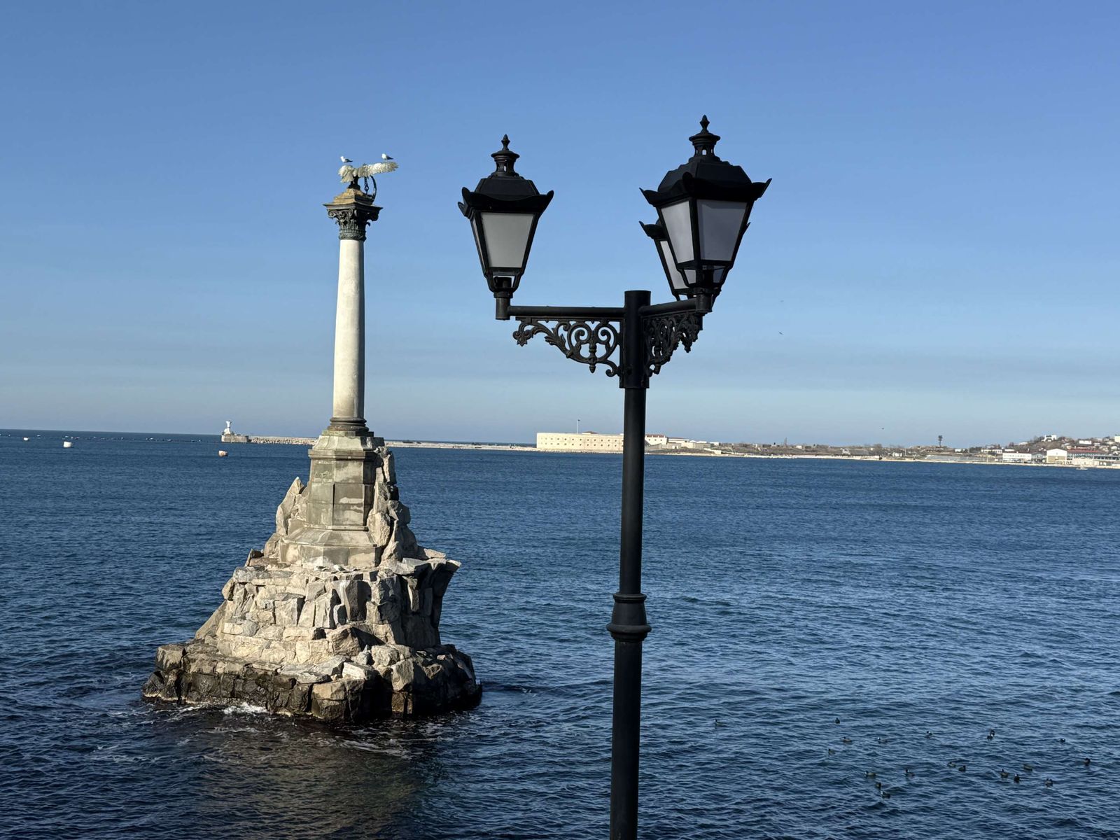 Памятник Затопленным кораблям