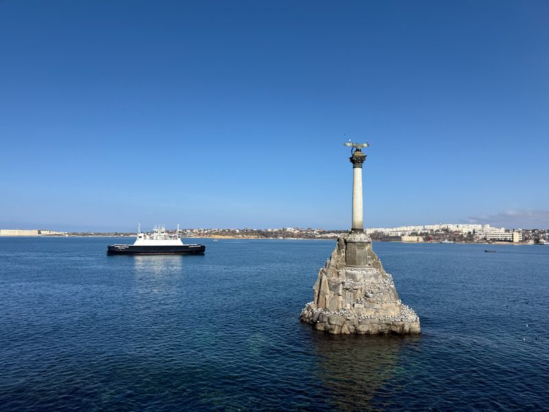 Экскурсия в сердце Севастополя и морская прогулка по двум бухтам - групповая экскурсия в Севастополе длительностью 1.5 часа с количеством участников до 17 человек цена экскурсии 1000₽