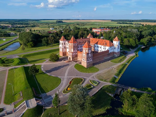 Индивидуальная обзорная экскурсия в Мир и Несвиж из Минска