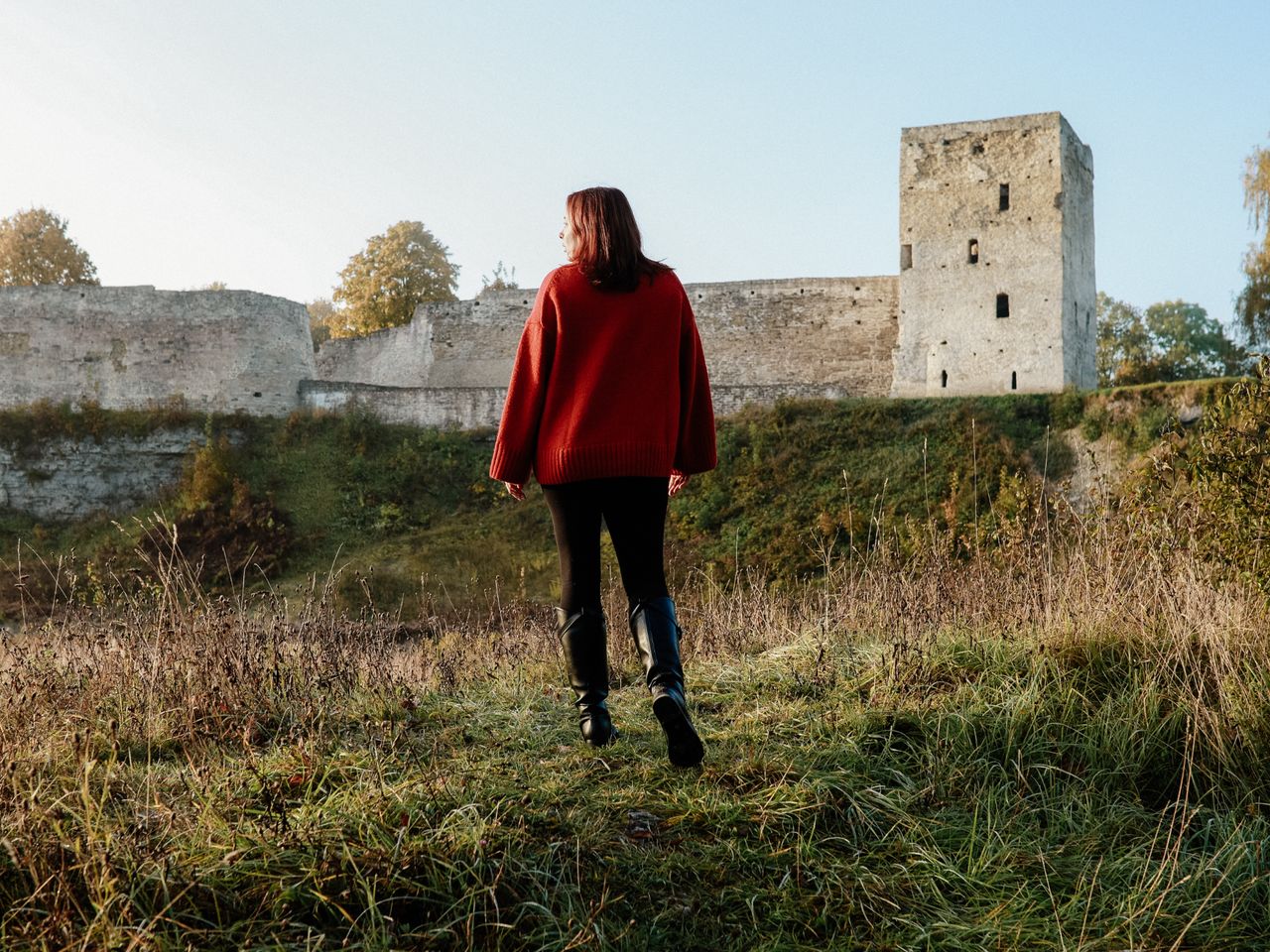 Печоры и Изборск: экскурсия в знаменитые "пригороды" Пскова - групповая экскурсия в Пскове на автобусе длительностью 8 часов с количеством участников более 20 человек цена экскурсии 3000₽