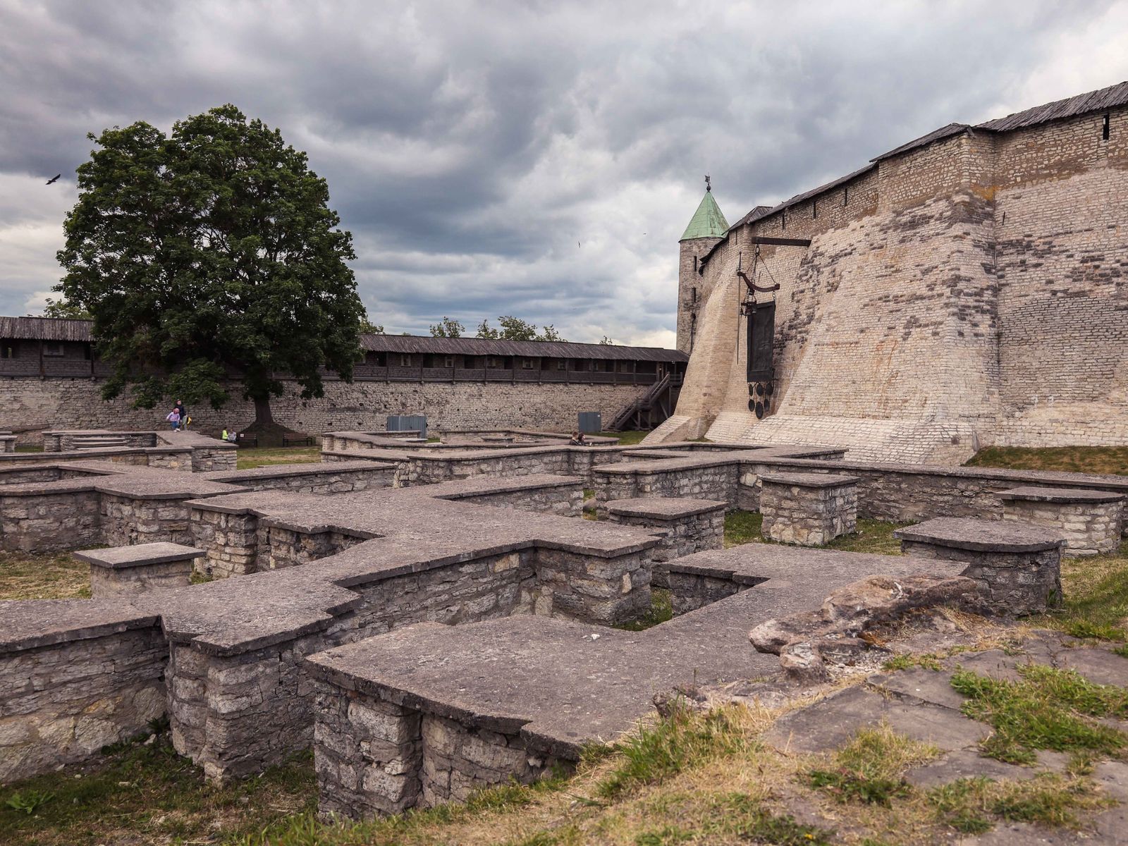 Довмонтов город - Псковские Помпеи