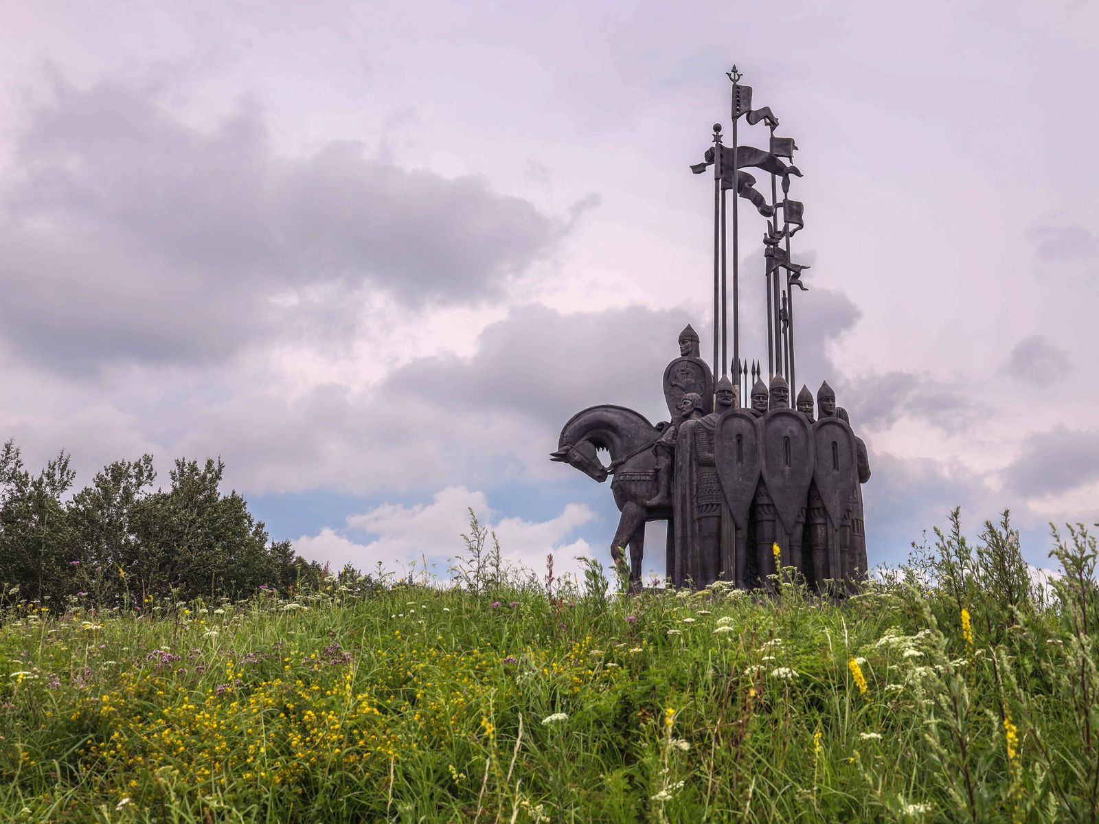 Монумент в память о Ледовом побоище