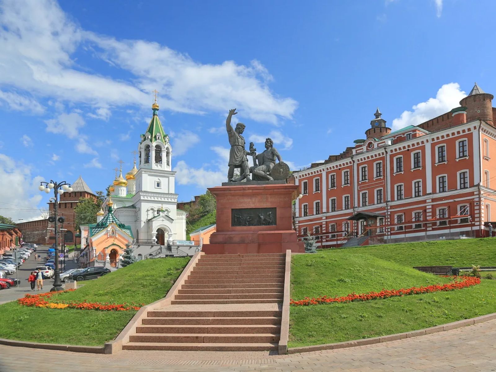 Памятник Минину и Пожарскому на площади Народного Единства