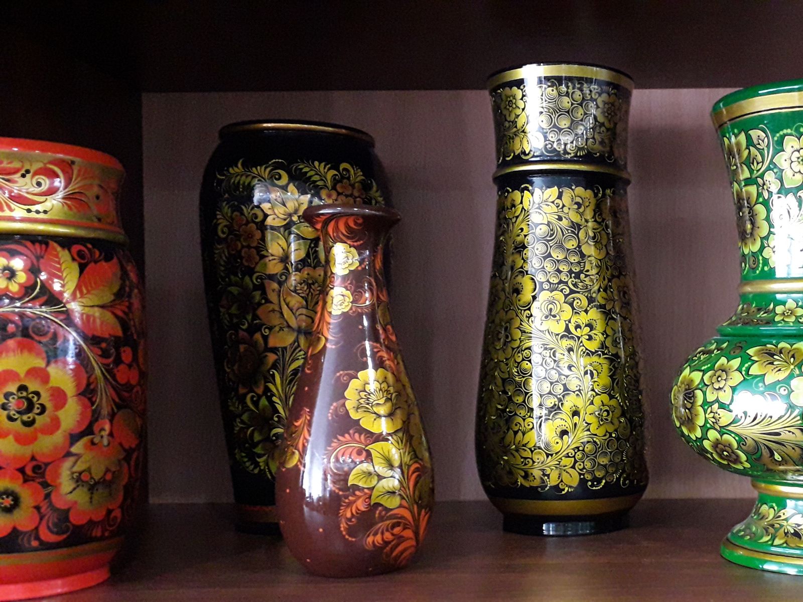 Хохломская ваза как центр интерьера