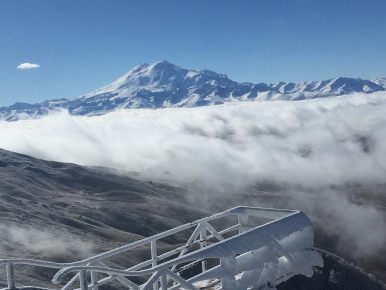 Двухдневный тур в Северное Приэльбрусье из Кисловодска в группе - групповая экскурсия в Кисловодске на машине гида длительностью более 12 часов с количеством участников до 10 человек цена экскурсии 16000₽