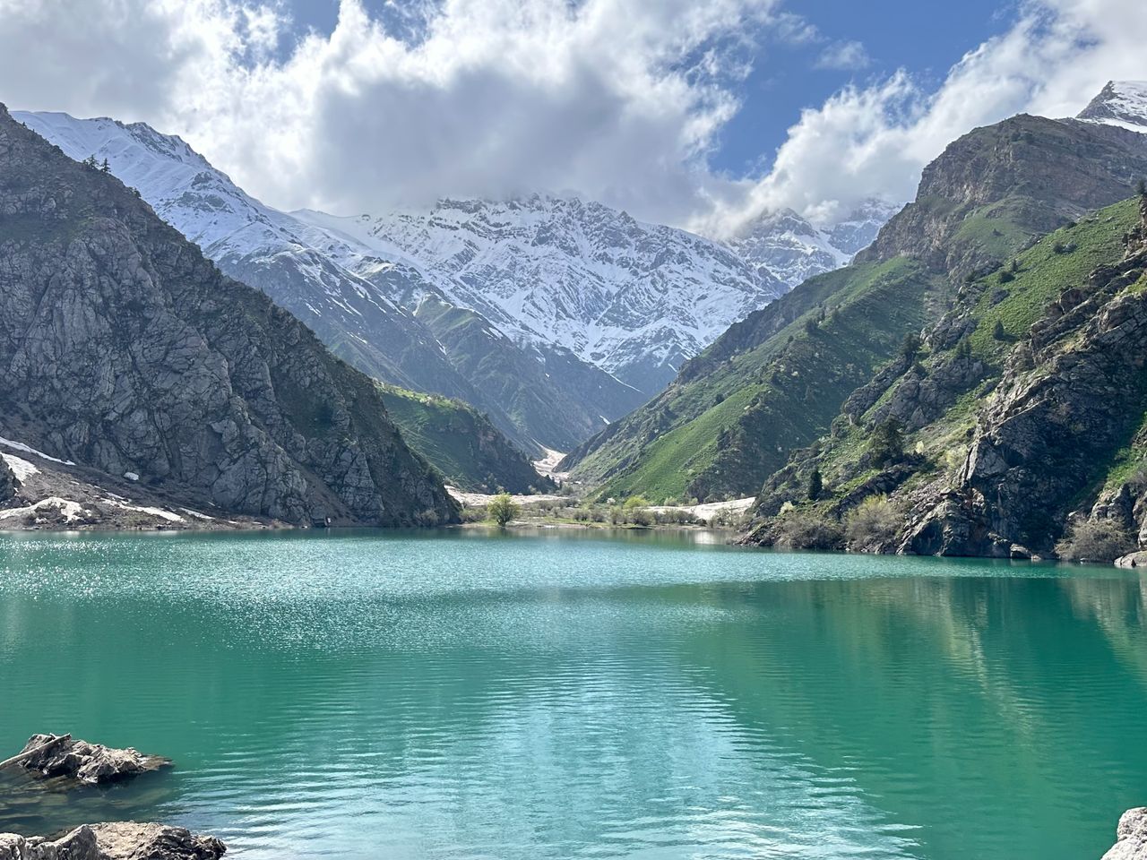 Индивидуальная экскурсия из Ташкента на Нефритовые озёра Урунгач - индивидуальная экскурсия в Ташкенте на машине гида длительностью 10 часов с количеством участников до 3 человек цена экскурсии 210€