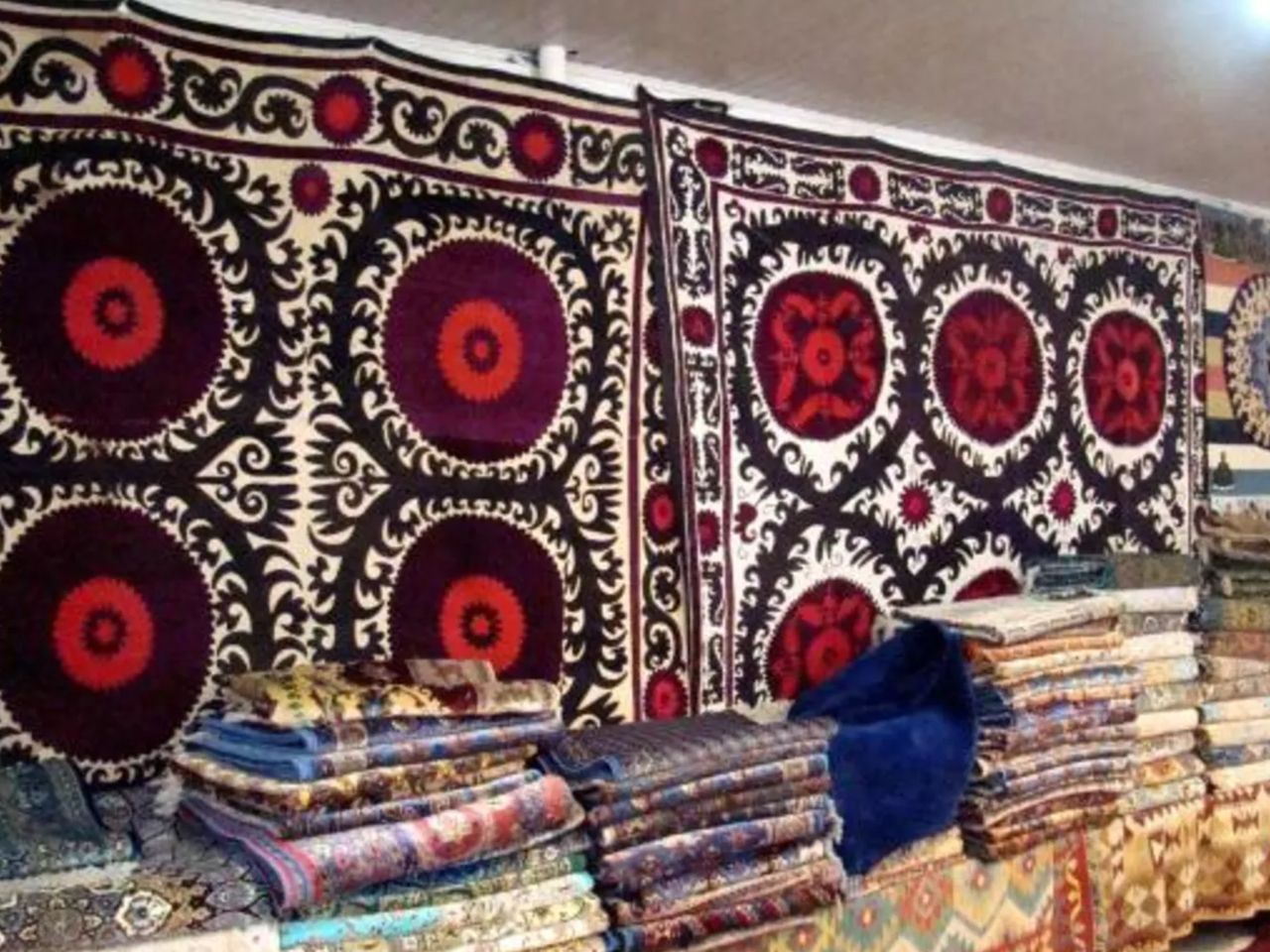 Обзорная экскурсия на ковровую фабрику "Худжум" в Самарканде - индивидуальная экскурсия в Самарканде пешком длительностью 1.5 часа с количеством участников до 10 человек со скидкой 15% цена экскурсии 29.75€