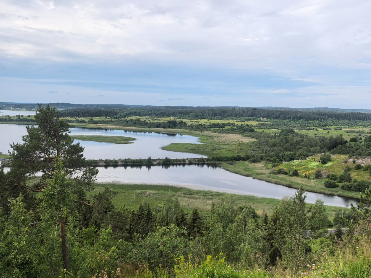 Экскурсия по Северному Приладожью: горы, водопады и гранаты - индивидуальная экскурсия в Сортавале на машине гида длительностью 7 часов с количеством участников до 4 человек цена экскурсии 20000₽