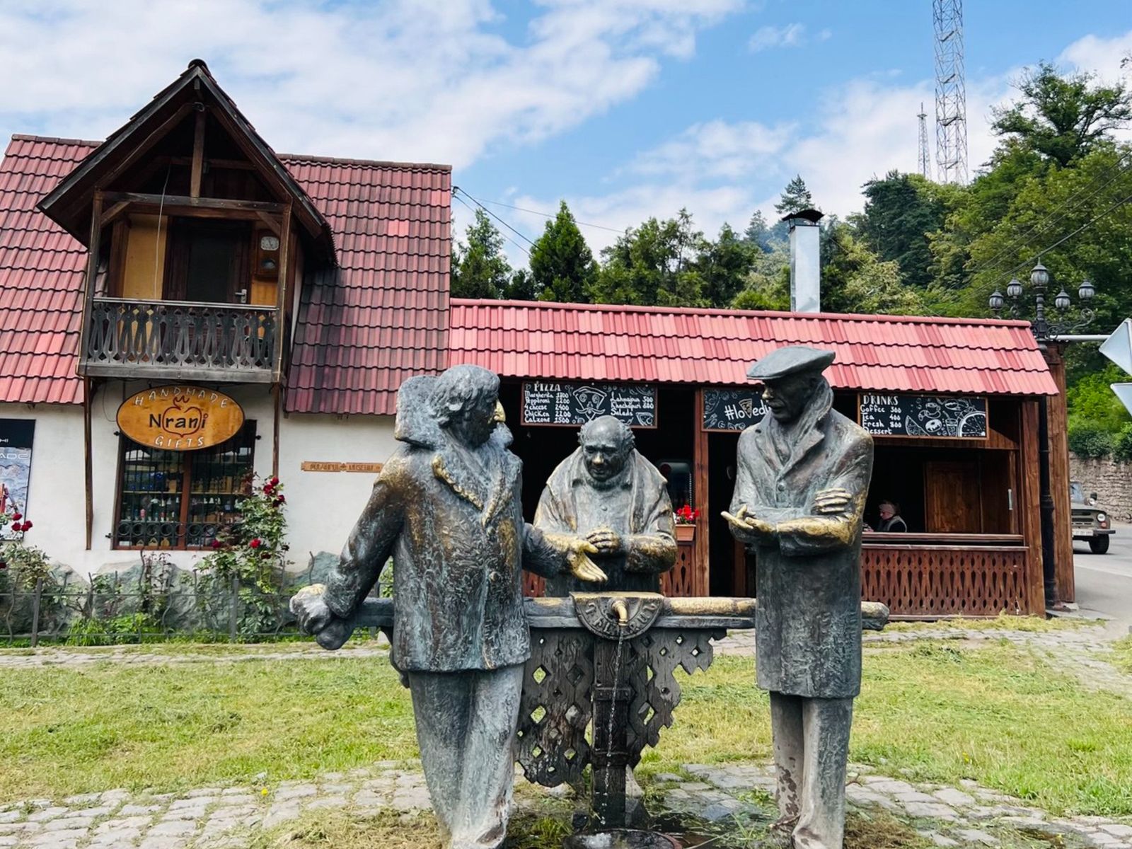 Памятник героям Мимино