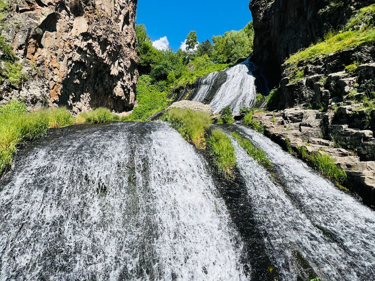 Индивидуальная экскурсия из Еревана от Хор Вирапа к Джермуку - индивидуальная экскурсия в Ереване на машине гида длительностью 10 часов с количеством участников до 7 человек цена экскурсии 230€